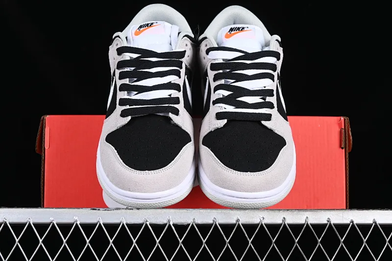 All Categories Nk SB Dunk Series Nk SB Dunk Low Low-top sneakers Cost-effective version Nk Dunk Low Black dust color SB smashed backboard fashion casual sneakers DO9776-001